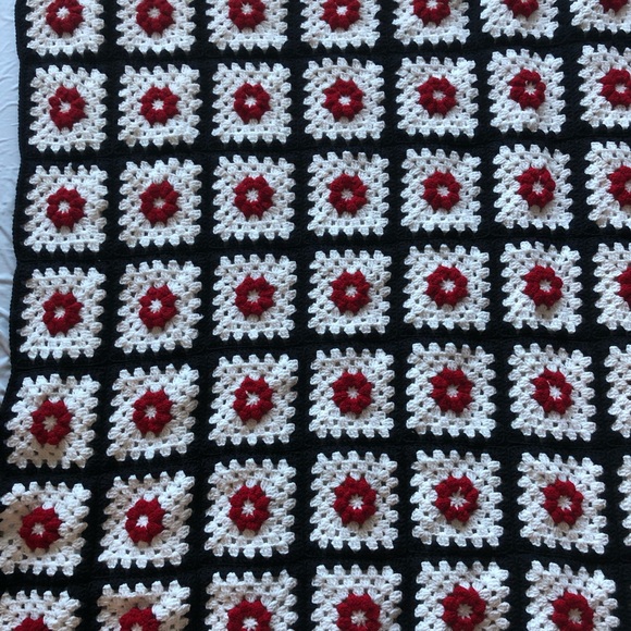 Handmade crochet Fez and Lexis blanket from Euphoria - Picture 3 of 3